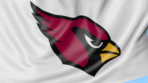 Gros plan du drapeau ondulé avec le logo de l'équipe de football américaine Arizona Cardinals NFL, boucle transparente, fond bleu. Animation éditoriale. 4K — Video