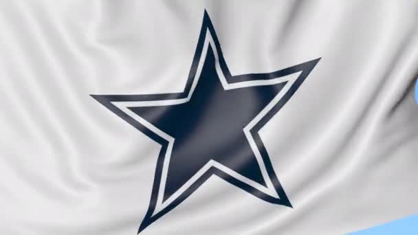 Primo piano della bandiera sventolante con il logo della squadra di football americano dei Dallas Cowboys, anello senza cuciture, sfondo blu. Animazione editoriale. 4K — Video Stock