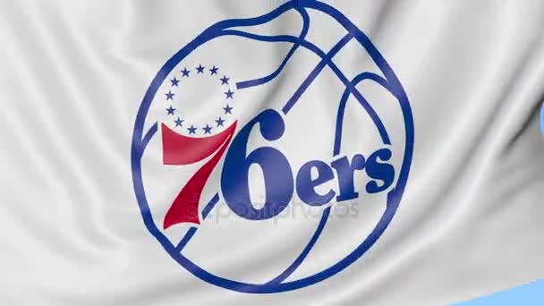 Philadelphia 76ers Nba basketbol takım logosu, sorunsuz döngü, mavi arka plan ile bayrak sallayarak yakın çekim. Editoryal animasyon. 4k — Stok video