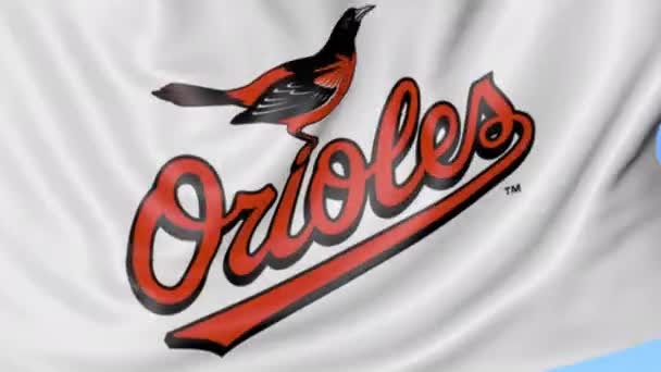 Gros plan du drapeau ondulé avec le logo de l'équipe de baseball Baltimore Orioles MLB, boucle transparente, fond bleu. Animation éditoriale. 4K — Video