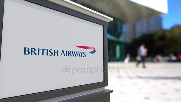Σήμανση οδών σκάφους με λογότυπο της British Airways. Κέντρο θολή office και περπάτημα άτομα φόντο. Συντακτική 3d rendering 4k — Αρχείο Βίντεο