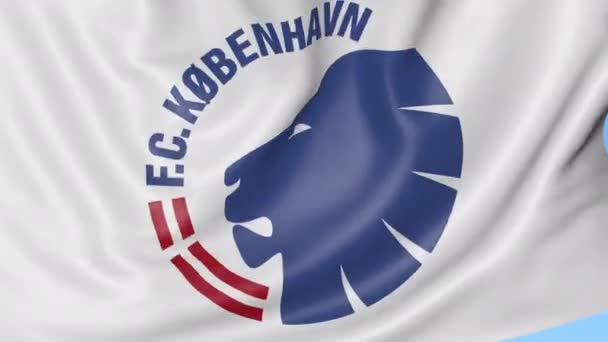 Primo piano della bandiera sventolante con il logo della squadra di calcio FC Copenhagen, anello senza cuciture, sfondo blu. Animazione editoriale. 4K — Video Stock