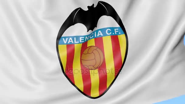 Primo piano della bandiera sventolante con logo della società calcistica Valencia CF, anello senza cuciture, sfondo blu. Animazione editoriale. 4K — Video Stock