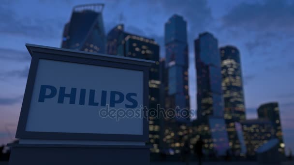 Σήμανση οδών σκάφους με το λογότυπο της Philips το βράδυ. Θολή φόντο τις επιχειρήσεις επαρχία ουρανοξύστες. Συντακτική 3d rendering 4k — Αρχείο Βίντεο