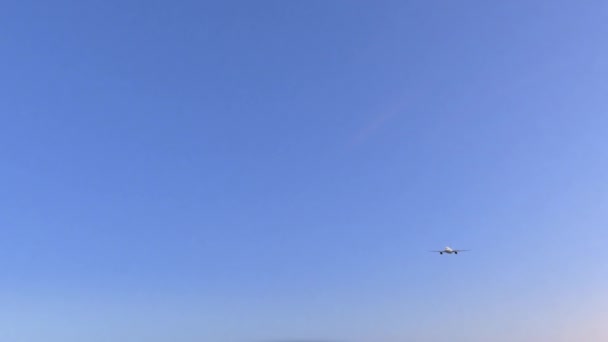 Twin engine commercial airplane arriving to Maputo airport. Travelling to Mozambique conceptual 4K animation — Stock Video