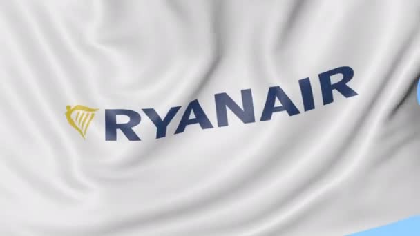 Κουνώντας τη σημαία της Ryanair φόντο μπλε του ουρανού, αδιάλειπτη βρόχο. Κινούμενα σχέδια σύνταξης 4k — Αρχείο Βίντεο