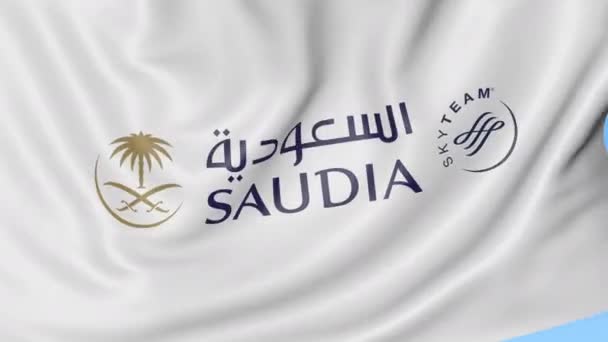 Acenando bandeira de Saudia contra fundo céu azul, loop sem costura. Editorial 4K animação — Vídeo de Stock