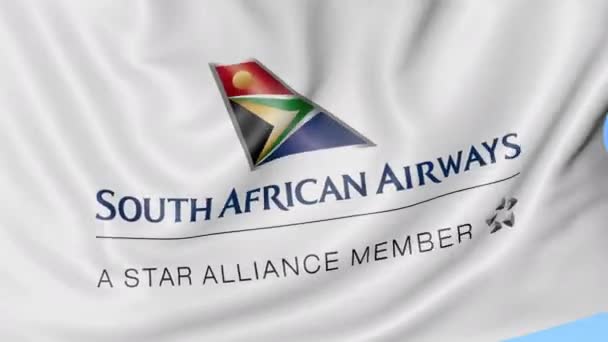 Ondeando la bandera de South African Airways contra el fondo azul del cielo, lazo sin costuras. Animación Editorial 4K — Vídeo de stock