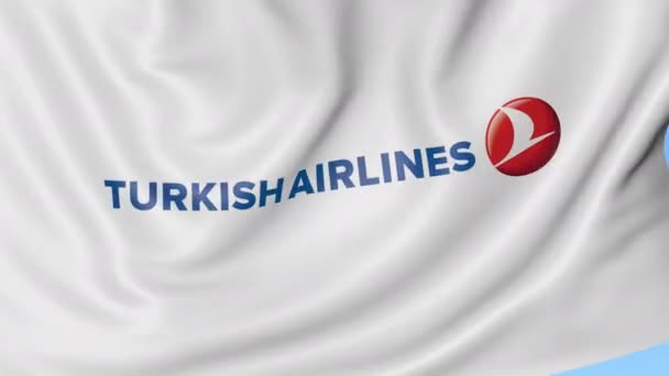 Integetett zászló-Turkish Airlines-kék ég háttér, varrat nélküli hurok. Szerkesztői 4k animáció — Stock videók