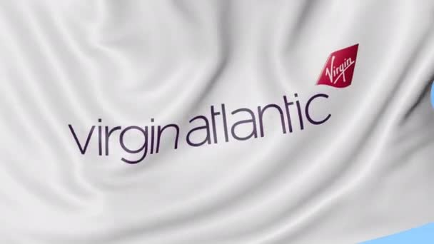 Acenando bandeira de Virgin Atlantic contra fundo céu azul, loop sem costura. Editorial 4K animação — Vídeo de Stock