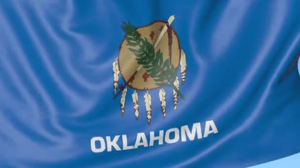 Mavi gökyüzü karşı Oklahoma Devlet bayrağı sallayarak. Sorunsuz döngü 4k klip — Stok video