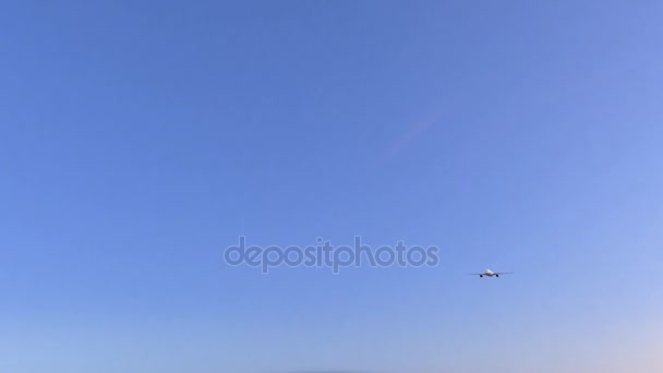 Avión comercial que llega al aeropuerto de Arequipa. Viajar a Perú animación conceptual 4K — Vídeos de Stock