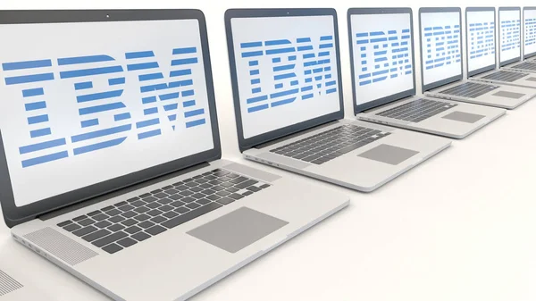 Ordinateurs portables modernes avec logo IBM. Informatique conceptuel éditorial rendu 3D — Photo