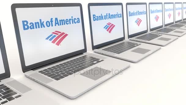 Moderní notebooky s logem Bank of America. Počítač technika koncepční redakční 4k klip, bezešvé smyčka — Stock video