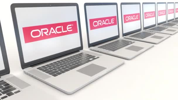 Portátiles modernos con el logotipo de Oracle Corporation. Tecnología informática editorial conceptual clip 4K, bucle sin costura — Vídeos de Stock