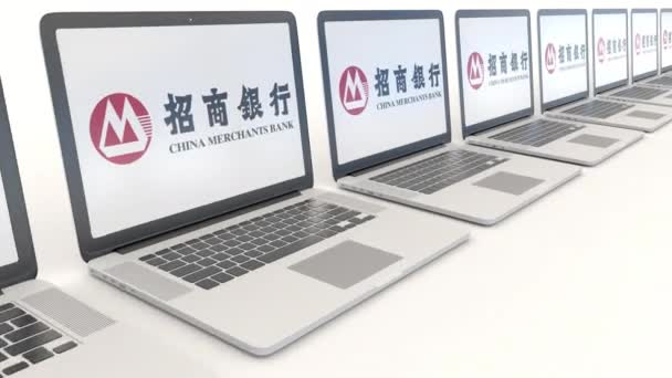Laptops modernos com logotipo China Merchants Bank. Tecnologia de computador editorial conceitual clipe 4K, loop sem costura — Vídeo de Stock