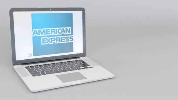 아메리칸 익스프레스 로고와 함께 노트북을 개폐 회전 합니다. 컴퓨터 기술 개념 편집 4 k 클립 — 비디오