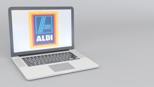 Portátil giratorio de apertura y cierre con logo Aldi. Tecnología informática editorial conceptual 4K clip — Vídeo de stock