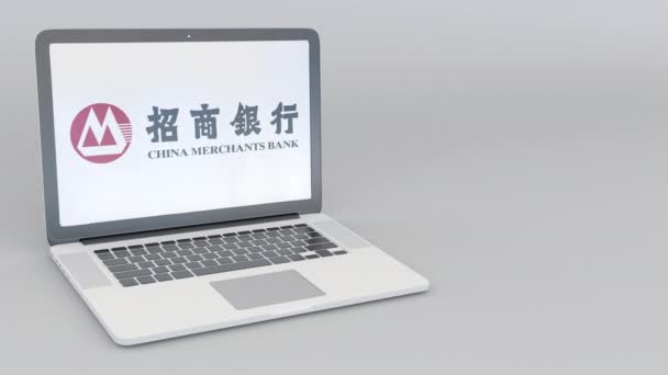 Обертовий відкриття і закриття ноутбук з логотипом Китаї Merchants Bank. Комп'ютерні технології концептуальні редакційної 4 к кліп — стокове відео