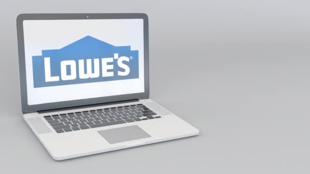 Portátil giratorio de apertura y cierre con logo Lowes. Tecnología informática editorial conceptual 4K clip — Vídeo de stock