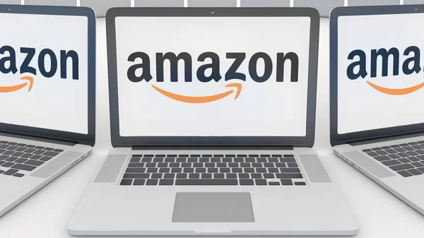 Laptops com logotipo Amazon.com na tela. Tecnologia de computador editorial conceitual renderização 3D — Fotografia de Stock