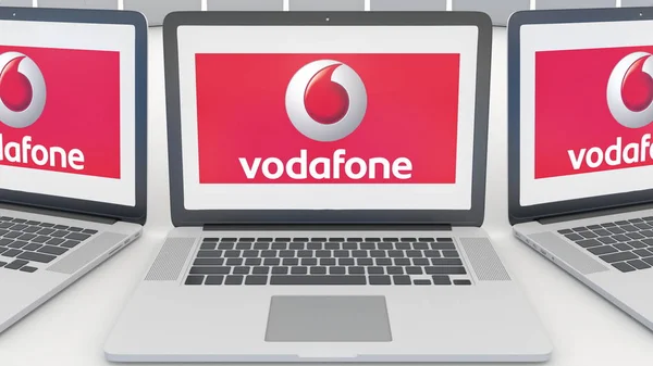 Laptops com logotipo Vodafone na tela. Tecnologia de computador editorial conceitual renderização 3D — Fotografia de Stock