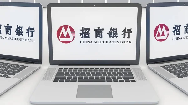 Portátiles con el logotipo de China Merchants Bank en la pantalla. Tecnología informática editorial conceptual 3D rendering —  Fotos de Stock