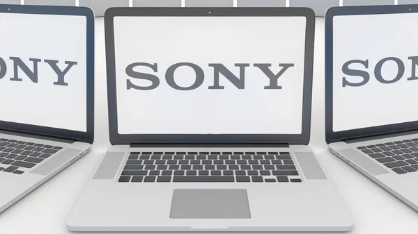 Сумки для ноутбуків корпорації Sony логотип на екрані. Комп'ютерні технології концептуальні редакційної 3d-рендерінг — стокове фото