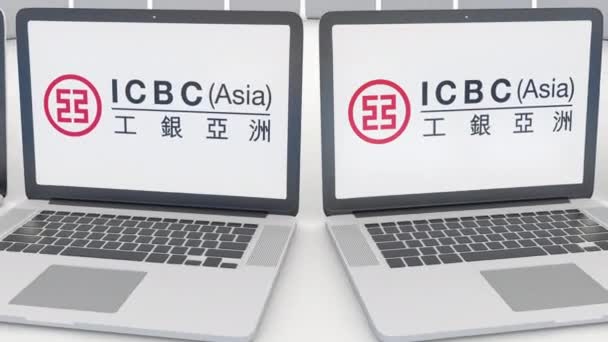Ноутбуки с логотипом промышленного и коммерческого банка Китая ICBC на экране. Концептуальная редакционная работа по компьютерным технологиям 4К клип, бесшовный цикл — стоковое видео