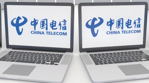 Φορητοί υπολογιστές με το China Telecom λογότυπο στην οθόνη. Υπολογιστή τεχνολογία εννοιολογική συντακτική 4k κλιπ, αδιάλειπτη βρόχο — Αρχείο Βίντεο