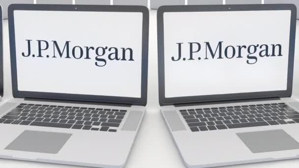 Laptops com logotipo J.P. Morgan na tela. Tecnologia de computador editorial conceitual clipe 4K, loop sem costura — Vídeo de Stock