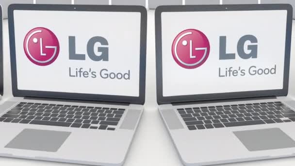 Notebooky s logem Lg Corporation na obrazovce. Počítač technika koncepční redakční 4k klip, bezešvé smyčka — Stock video