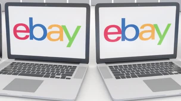 Portátiles con el logotipo de eBay Inc. en la pantalla. Tecnología informática editorial conceptual clip 4K, bucle sin costura — Vídeo de stock