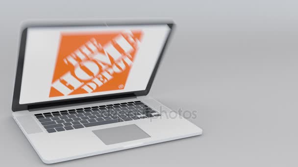 Öppna och stänga laptop med The Home Depot-logotypen på skärmen. Dator teknik konceptuella redaktionella 4k klipp — Stockvideo