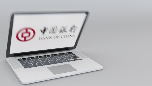 Laptop öffnen und schließen mit Bank of China-Logo auf dem Bildschirm. Computertechnologie konzeptioneller redaktioneller 4k-Clip — Stockvideo