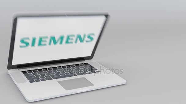 Ordinateur portable d'ouverture et de fermeture avec logo Siemens à l'écran. Technologie informatique conceptuel éditorial 4K clip — Video