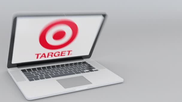 Ordinateur portable d'ouverture et de fermeture avec logo Target Corporation à l'écran. Technologie informatique conceptuel éditorial 4K clip — Video