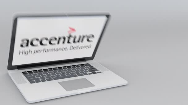 Nyitó és záró laptop, a képernyőn megjelenő, Accenture logóval. Számítógép technológia fogalmi szerkesztői 4k klip — Stock videók