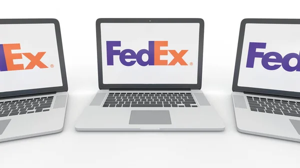Jegyzetfüzet-val Fedex logó a képernyőn. Számítógép technológia fogalmi szerkesztői 3d-leképezés — Stock Fotó