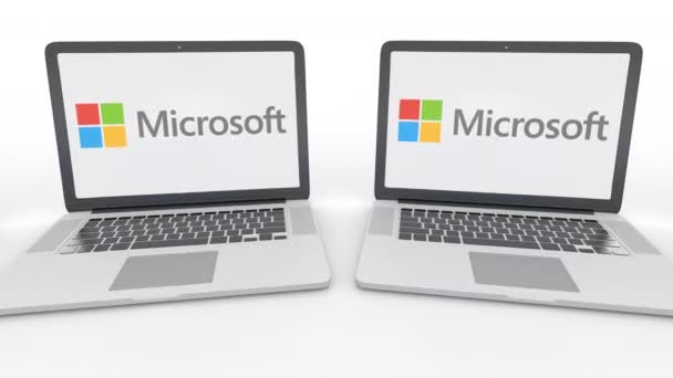 Σημειωματάρια με το λογότυπο της Microsoft στην οθόνη. Υπολογιστή τεχνολογία εννοιολογική συντακτική 4k κλιπ, αδιάλειπτη βρόχο — Αρχείο Βίντεο