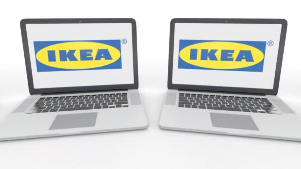 IKEA logo üstünde belgili tanımlık perde ile dizüstü bilgisayar. Bilgisayar teknolojisi kavramsal editoryal 4k klip, sorunsuz döngü — Stok video