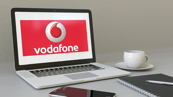 Přenosný počítač s logem Vodafone na obrazovce. Moderní pracoviště koncepční redakční 3d vykreslování — Stock fotografie