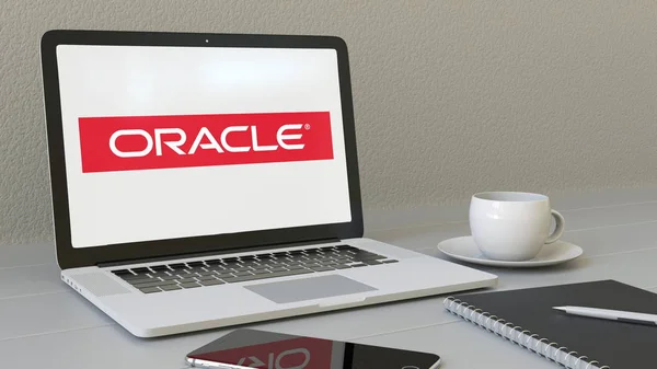 Laptop mit Orakel-Logo auf dem Bildschirm. modernes arbeitsplatzkonzeptionelles Editorial 3D-Rendering — Stockfoto