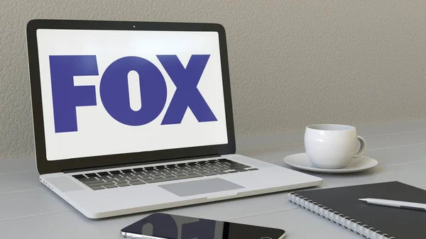 Laptop com logotipo Fox Broadcasting Company na tela. Moderno local de trabalho editorial conceitual renderização 3D — Fotografia de Stock