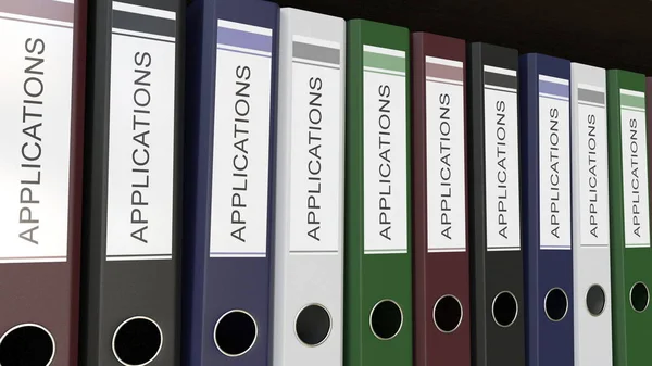 Linha de aglutinantes de escritório multicoloridos com etiquetas de aplicações renderização 3D — Fotografia de Stock