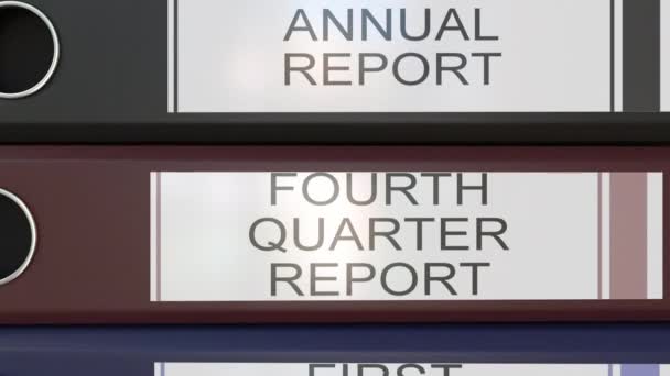 Montaje vertical de aglutinantes de oficina multicolor con etiquetas de informes trimestrales y anuales — Vídeo de stock