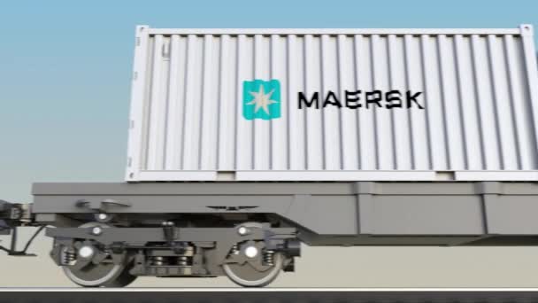 Kereta api transportasi kontainer dengan logo Maersk. Penyuntingan 3D rendering klip 4K — Stok Video