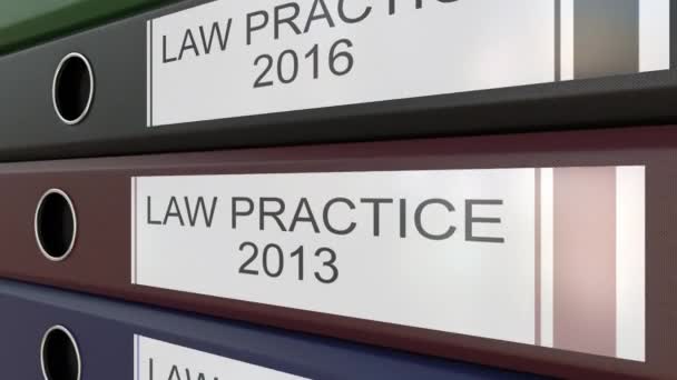 Ligantes de escritório com etiquetas de prática de advocacia anos diferentes — Vídeo de Stock