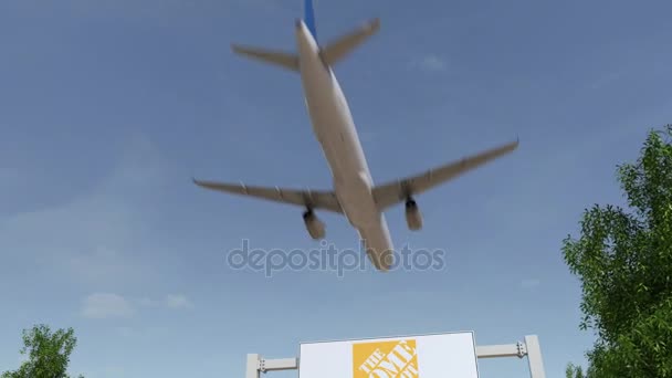 Avión volando sobre cartelera publicitaria con el logotipo de The Home Depot. Editorial 3D renderizado 4K clip — Vídeo de stock