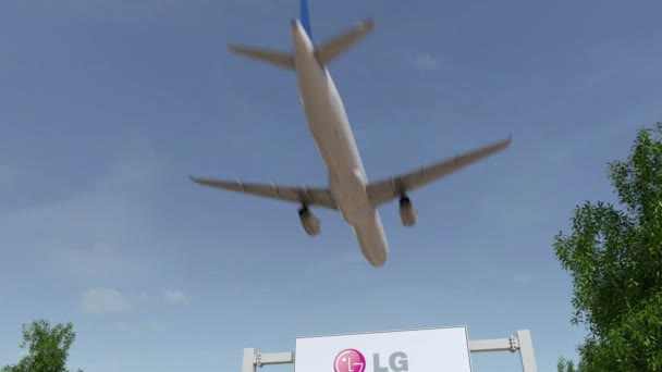 Avión volando sobre la cartelera publicitaria con el logotipo de LG Corporation. Editorial 3D renderizado 4K clip — Vídeo de stock